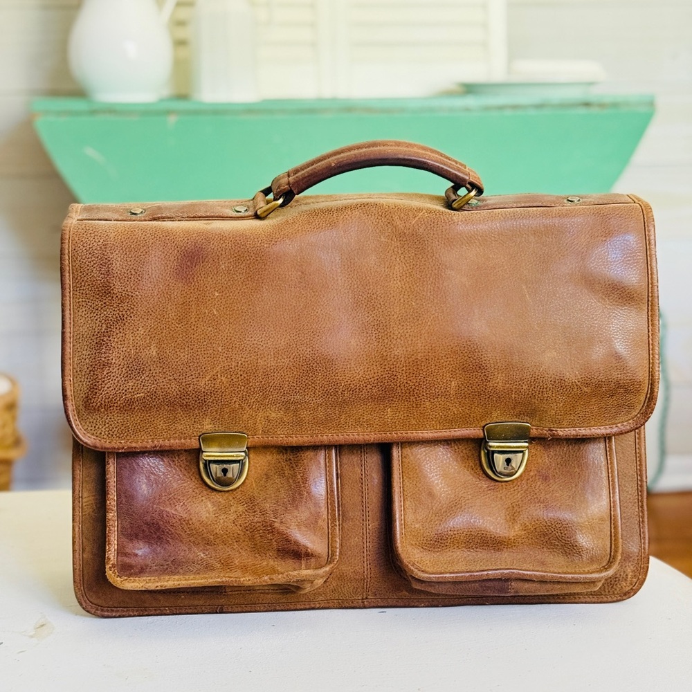 Elegant Tan Leather Men's Briefcase